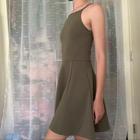 HM OLIVE GREEN SKATER DRESS - Picture 2 of 2